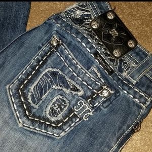 Cute girls Miss Me jeans❤️